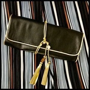 GUCCI VINTAGE BLACK LEATHER CLUTCH.